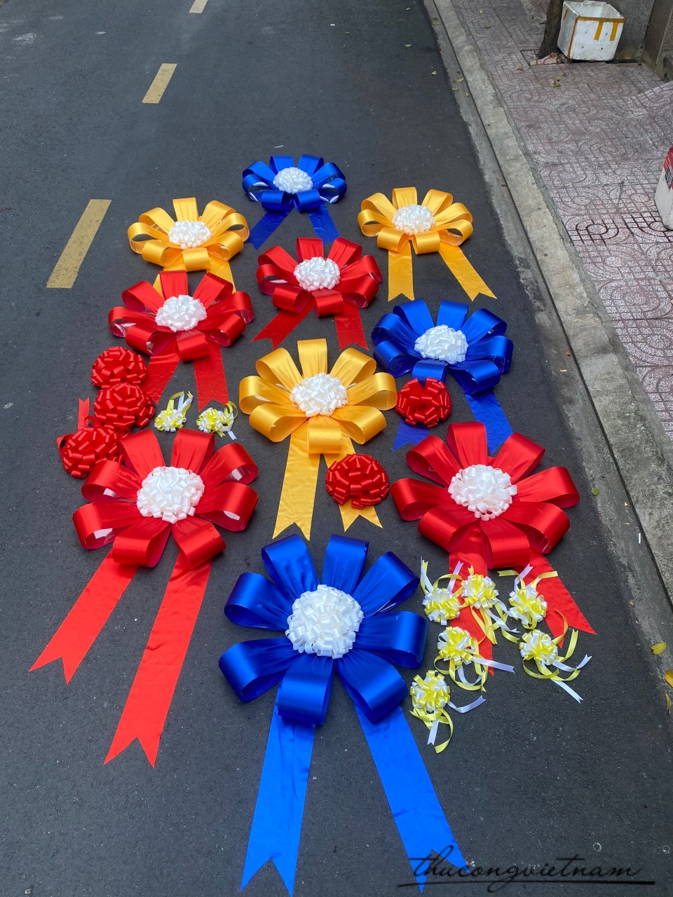 Cùng Làm 10 Nơ Xe và 40 Nơ Gắn Tay Cầm Xe Hơi