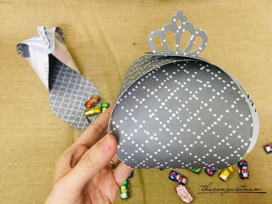 Hộp quà vương miện đựng kẹo, bánh 11*14cm- mẫu 16