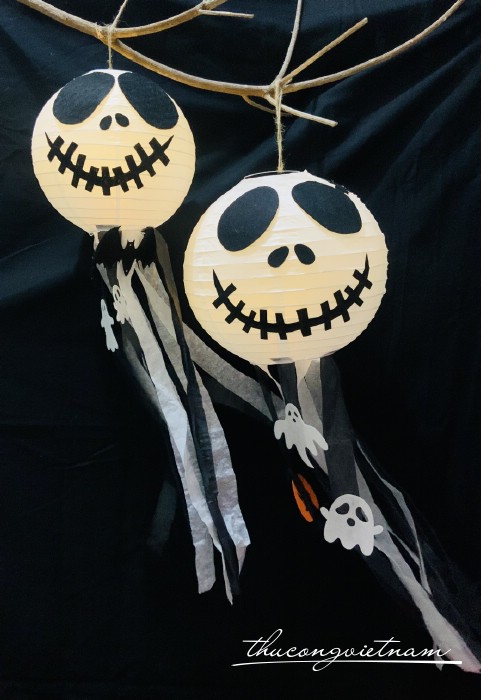 Lồng đèn giấy Halloween kèm đèn có tua rua- Con Ma (20cm)