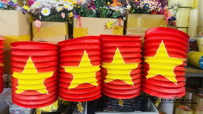 Lồng đèn giấy xếp in hình Cờ Đỏ Sao Vàng