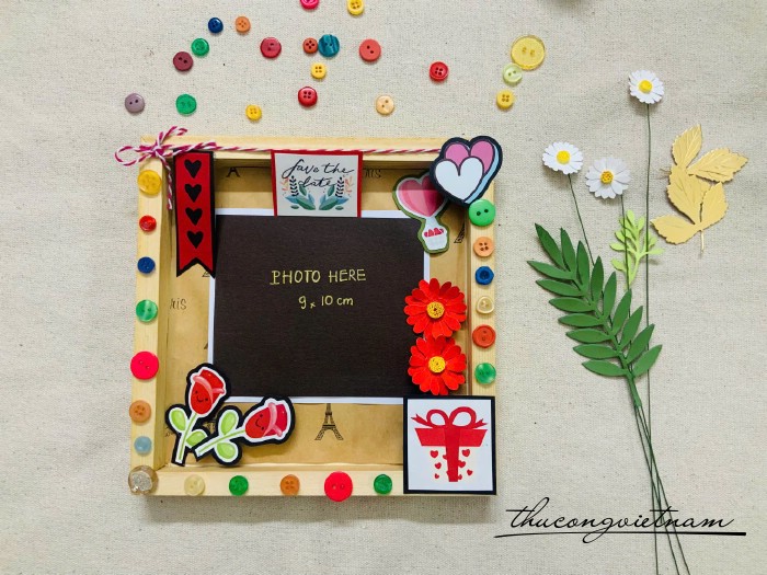 Khung hình tông đỏ love the late