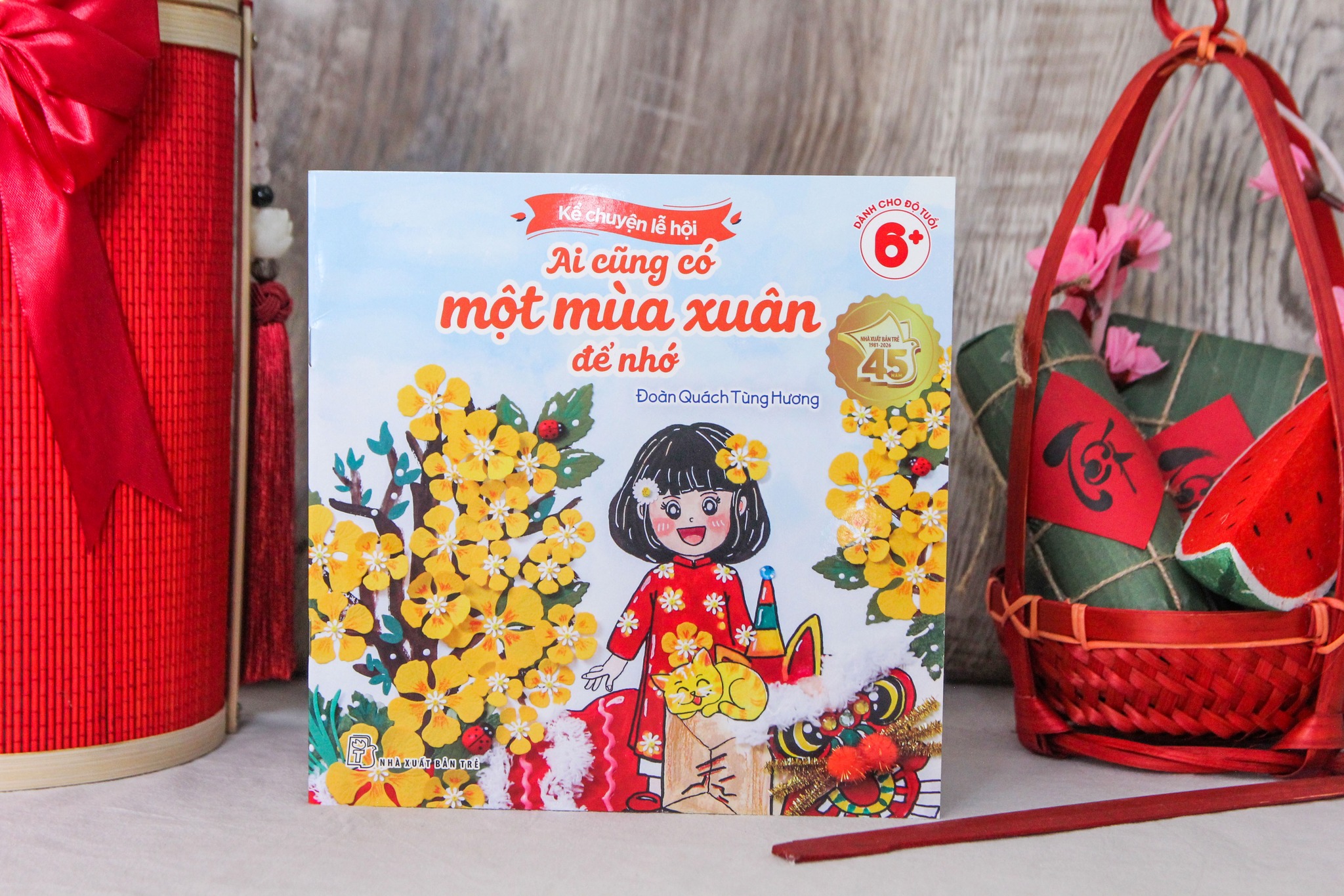 CUỐN SÁCH AI CŨNG CÓ MỘT MÙA XUÂN ĐỂ NHỚ